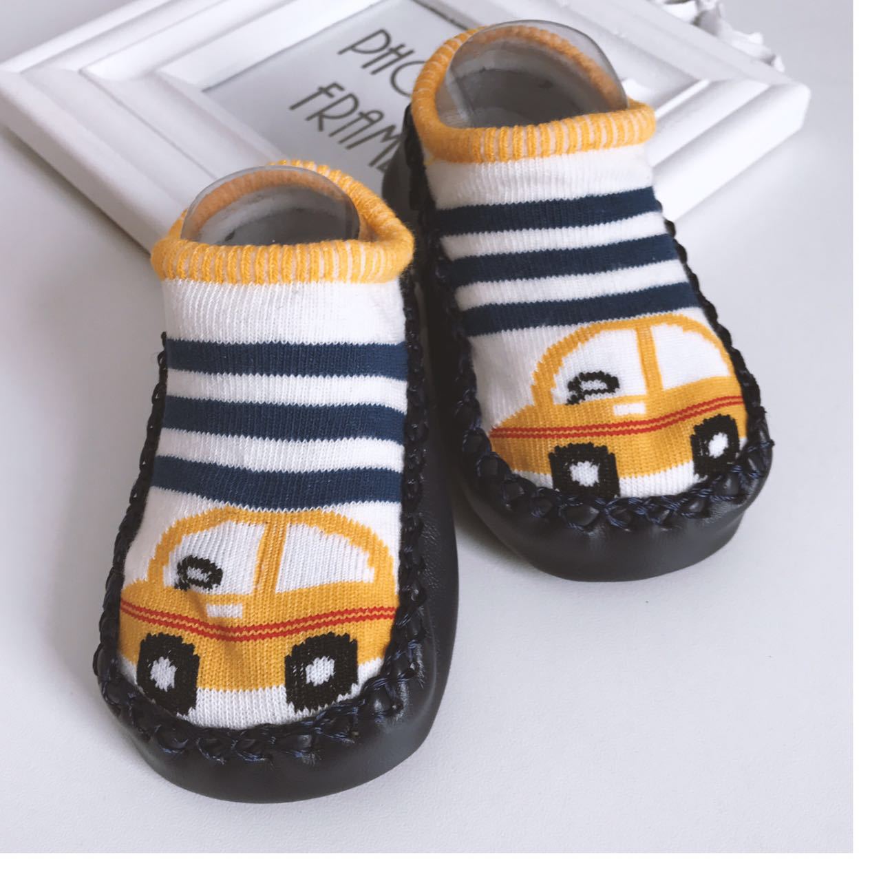 ถุงเท้ารองเท้า มีกันลื่น เนื้อผ้านุ่มนิ่ม สำหรับเด็กวัย 6-24 เดือน ลายการ์ตูนน่ารัก มีให้เลือกเยอะ