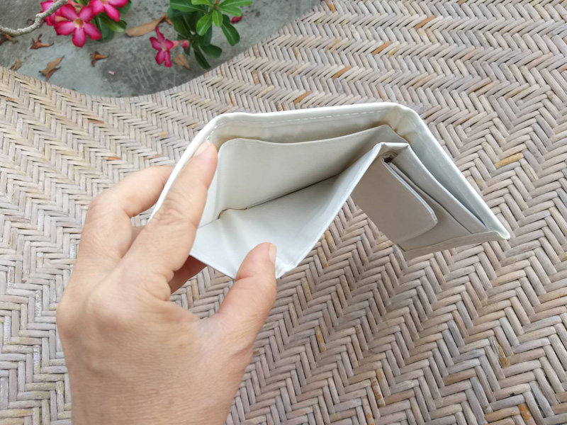 กระเป๋าสตางค์ CLATHAS (ของใหม่)