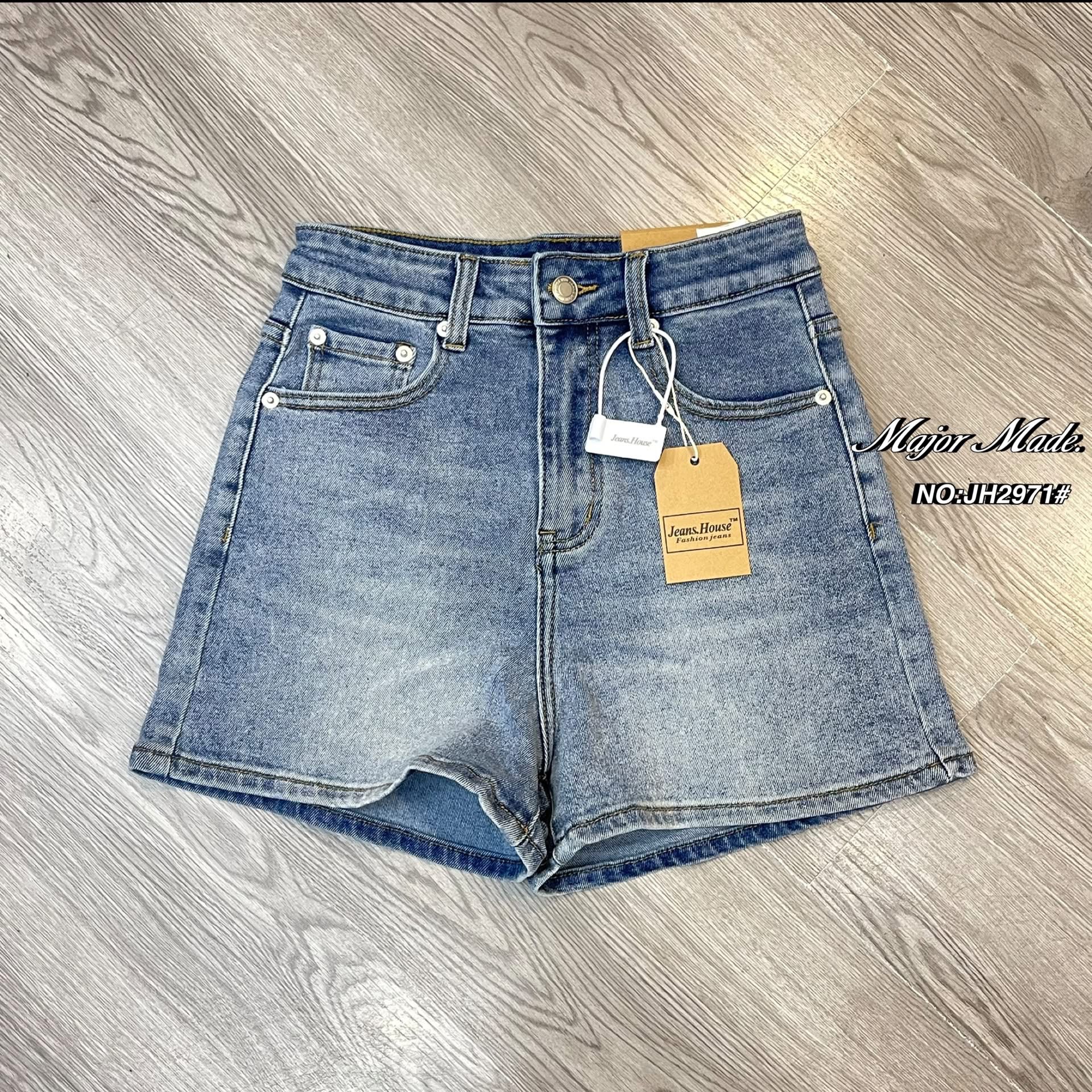 กางเกงยันส์ขาสั้น เอวสูงๆๆ ผ้ายีนส์ยืดค่า ทรงสวยมากกกก เนื้อผ้านิ่มสุดๆ สีฟอกสวยหรู เรียบๆ ดีเทลกระเป๋าหลังงานปักโลโก้น่ารักมาก ใส่สบาย : สินค้าคุณภาพ (พร้อมส่ง)