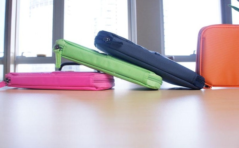 กระเป๋าใส่พาสปอร์ต กระเป๋าใส่หนังสือเดินทาง ใส่เอกสารสำคัญ ช่องเยอะ มีสายคล้องมือ พกพาสะดวก ผลิตจากไนล่อนกันน้ำ คุณภาพดี