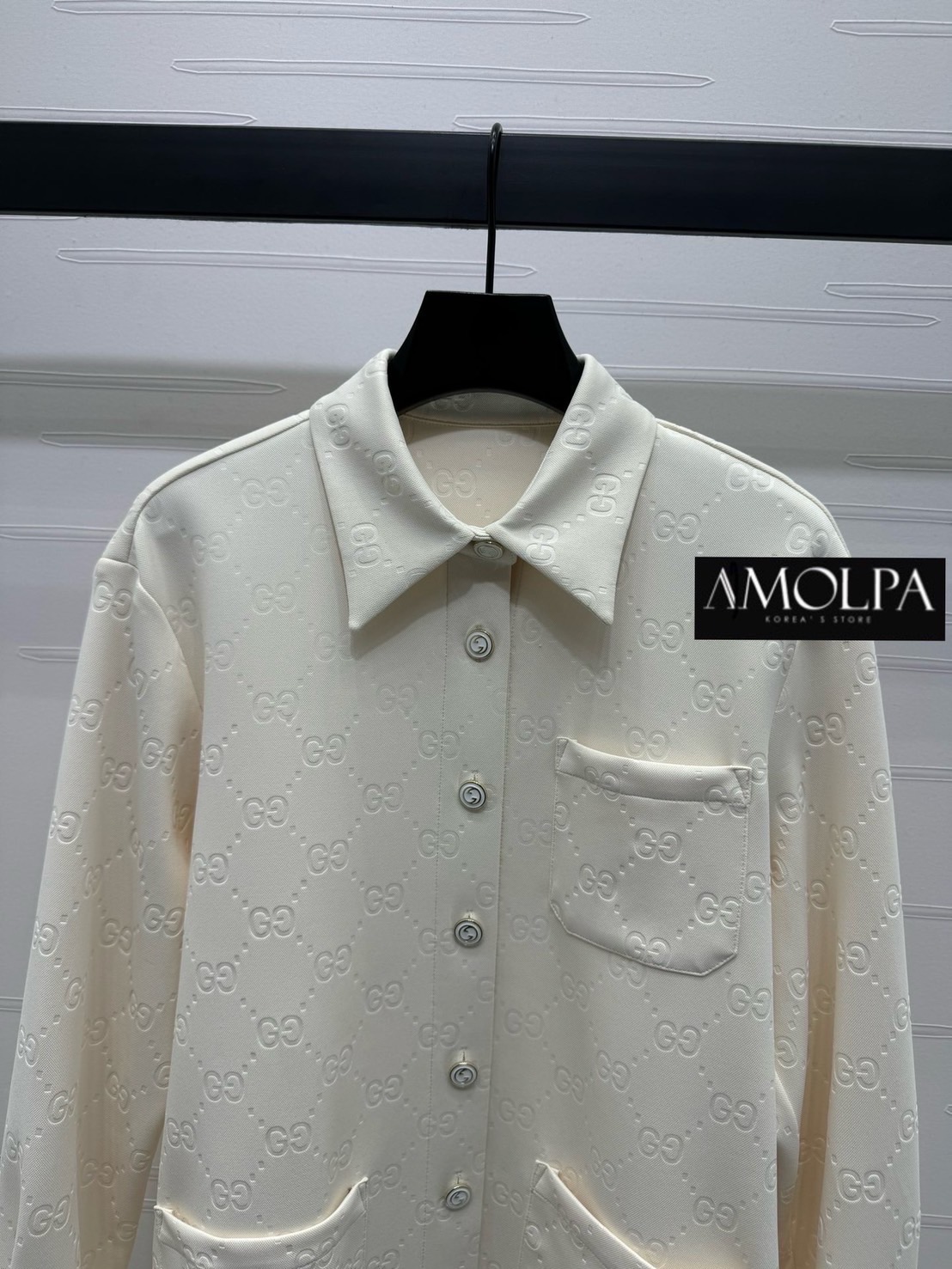 เสื้อเชิ้ต GG 3D งาน hiend ปั้มลาย GG ผ้าอย่างดี งานสวยยม๊ากก ลายใหม่ งานน่ารักมาก ผ้าใส่สบายมากกกก ห้ามพลาด ใส่สบายสุดๆ ใส่สบาย : สินค้าคุณภาพ (พร้อมส่ง)