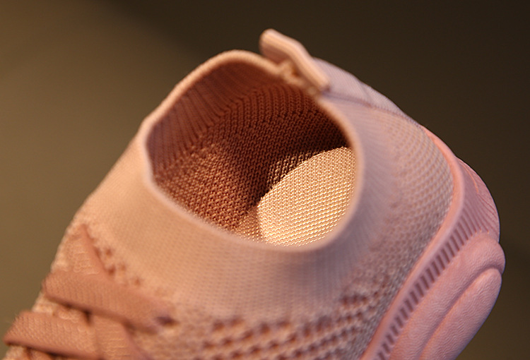 รองเท้าเด็กชายหญิง วัย 1-6 ปี ผ้าตาข่ายยืดหยุ่น ระบายอากาศดี สวมใส่เบาสบายไม่ร้อน