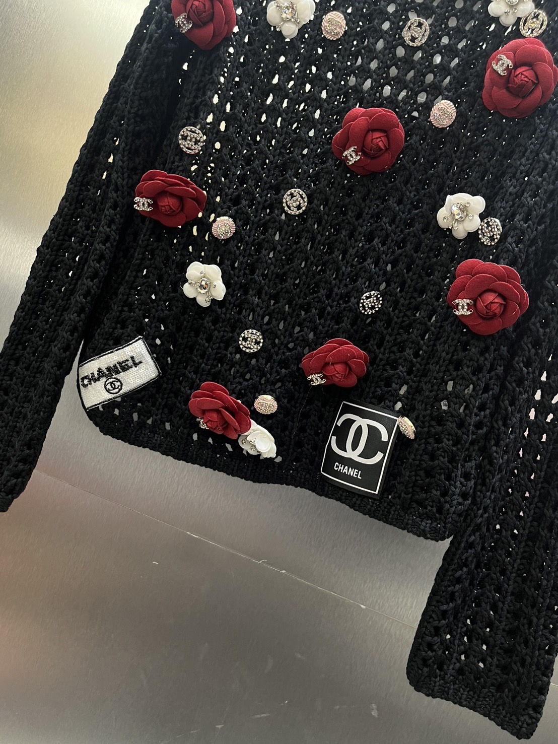 เสื้อสเวตเตอร์ ผ้านิตปักดอกคามิเลีย ทั้งตัว สวยมาก งานเนี้ยบสุด : สินค้าคุณภาพ (พร้อมส่ง)