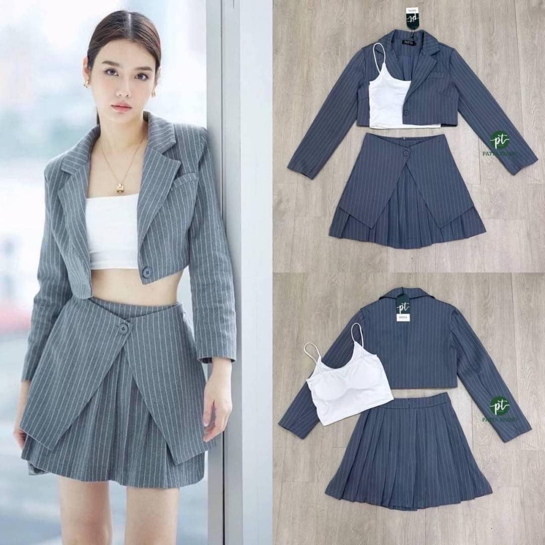 setสูท3ชิ้น สีเทาลายทาง เสื้อสูทตัวสั้นแขนยาว ดีไซน์เก๋ มีกระดุมหน้า1เม็ด มาพร้อมเสื้อครอบสายเดี่ยวสีขาวตัวในผ้ายืดได้ (เสริมฟองน้ำ) และมาพร้อมกระโปรงสั้น สินค้าคุณภาพ (พร้อมส่ง)