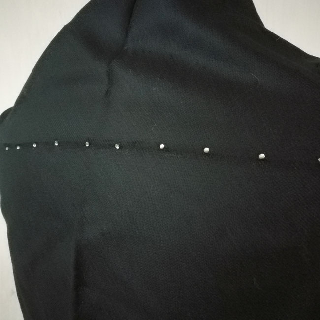 ผ้าคลุมไหล่-ผ้าพันคอ สีดำชายกลิตเตอร์ สวยมาก /ของใหม่/