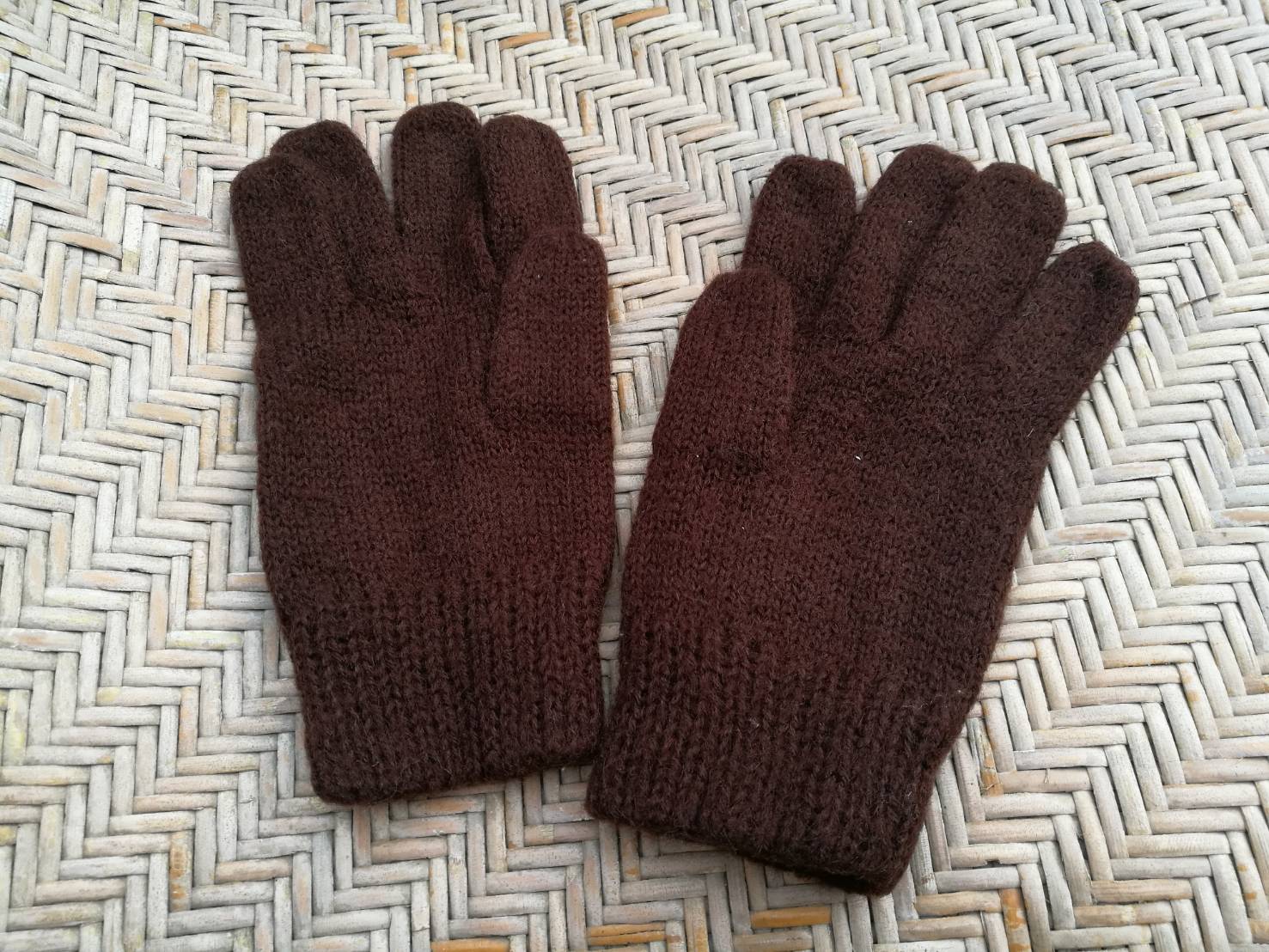 ถุงมือไหมพรมขนสัตว์ (ของใหม่)