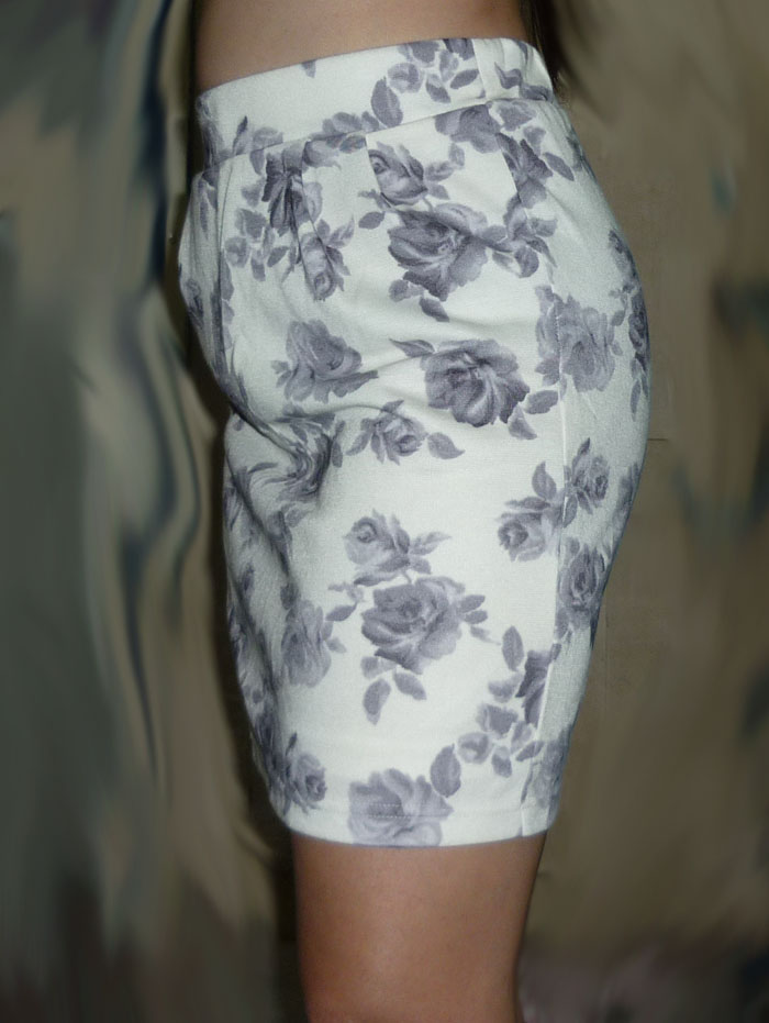 กระโปรงผ้ายืดเนื้อดีมาก ลายดอก สวยๆ เลย