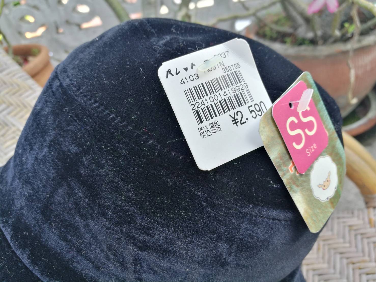 หมวกบักเก็ตผ้าลูกฟูก ราคาป้าย 740บ. (ของใหม่)