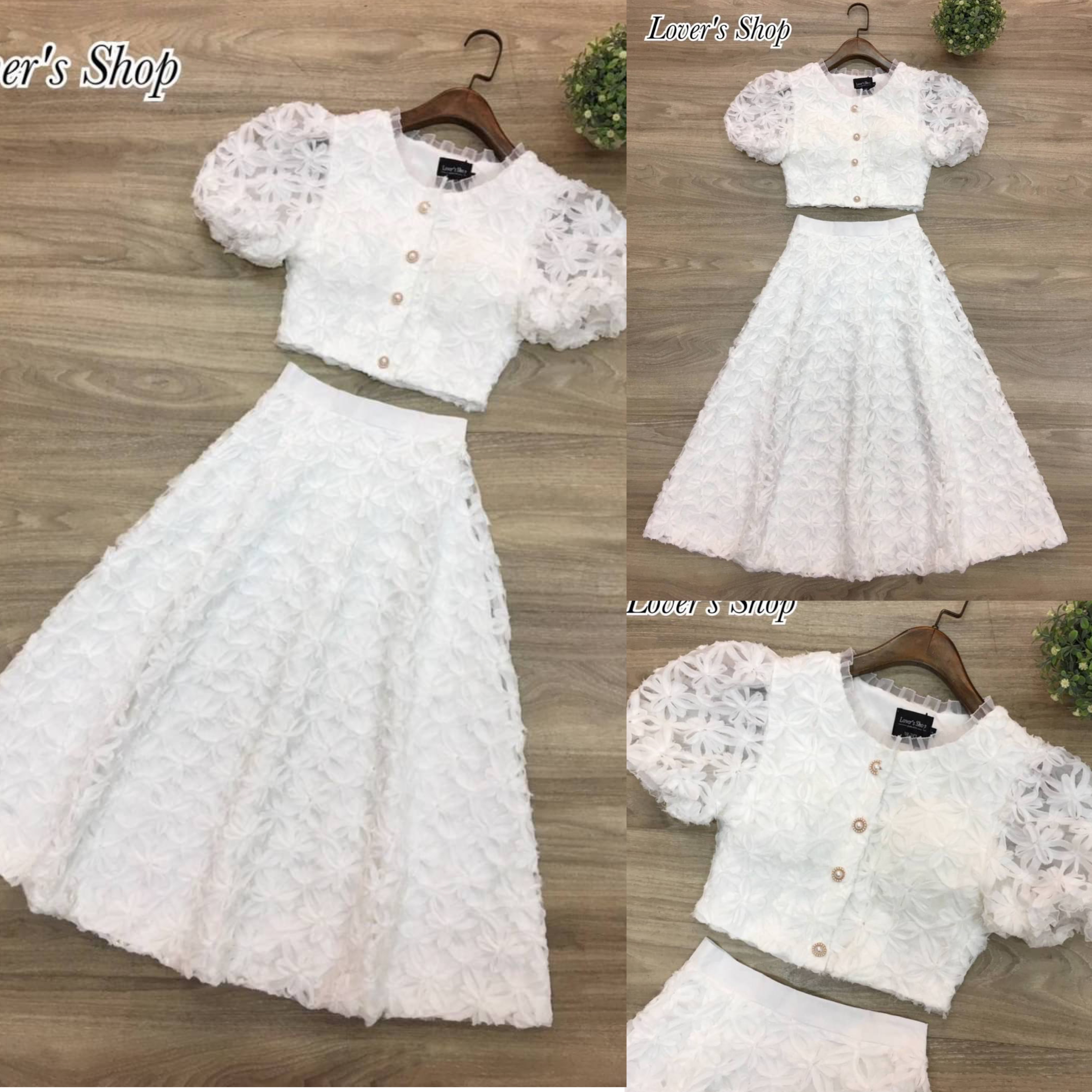 เซ็ท2ชิ้น เสื้อลูกไม้กระดุมหน้าทรงแขนตุ๊กตาน่ารัก ความยาวเสื้อกำลังดีไม่สั้นเอวไม่ลอยนะคะ มาพร้อมกระโปรงเอวสูงทรงสวย สินค้าคุณภาพ (พร้อมส่ง)