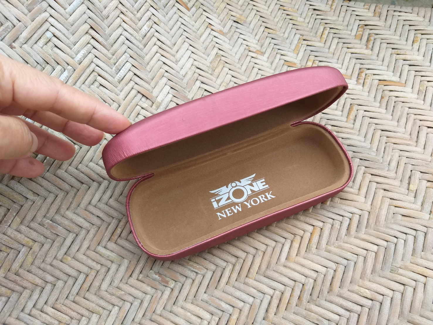 กล่องแว่น IZONE NEWYORK กล่องอย่างดี