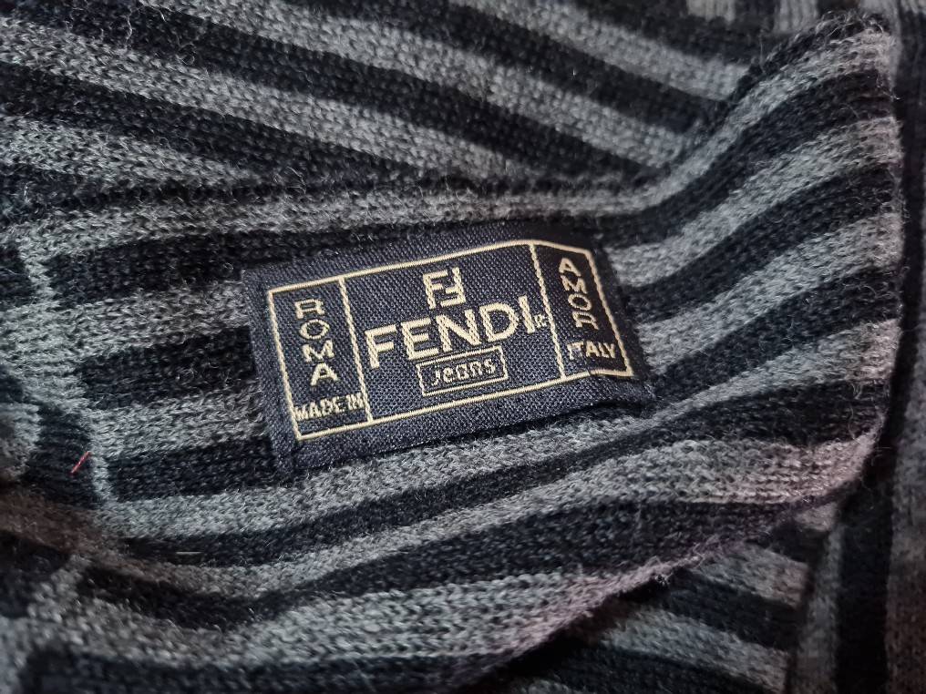 ผ้าพันคอขนสัตว์ FENDI แท้ สวยมาก ผ้าดีมาก