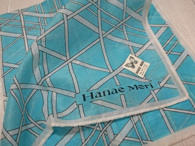 ผ้าเช็ดหน้าแบรนด์ญี่ปุ่น HANAE MORI มี 2 สี