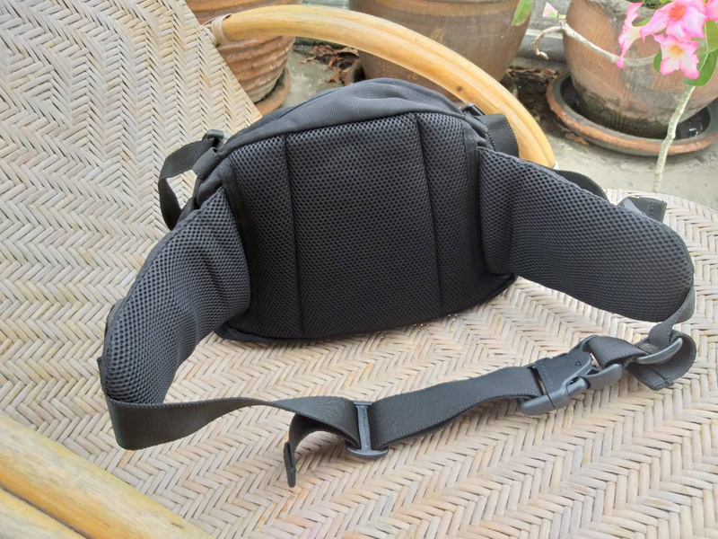 กระเป๋าคาดเอว asics (ของใหม่)