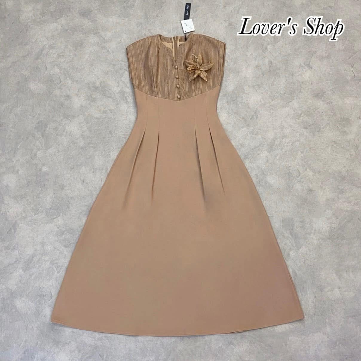 เดรสทรงเจ้าหญิง ลุคสวยหรูดูดีค่ะ ดีเทลช่วงเสื้อใช้ผ้าลูกไม้ ทรงไหล่ล้ำปิดช่วงหัวไหล่ กระโปรงใช้ผ้าสูทอัดกาว เย็บตะเข็บช่วงเอว ใส่แล้วเข้าทรงสวย ใส่สบาย : สินค้าคุณภาพ (พร้อมส่ง)