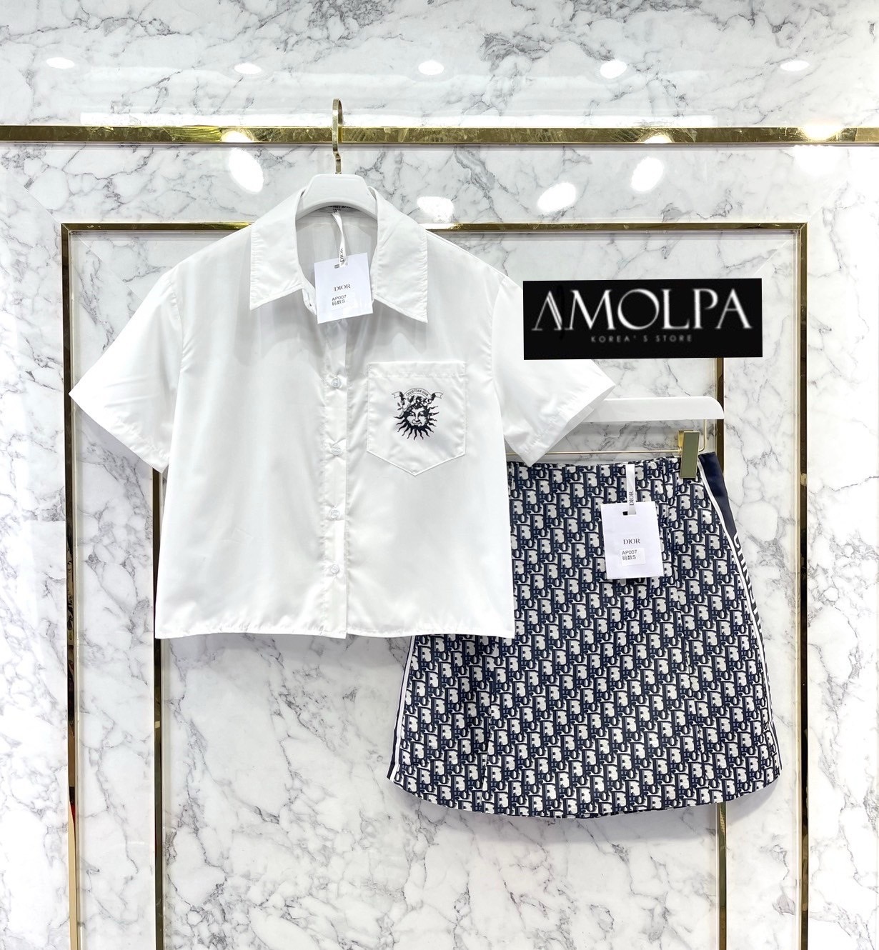 Set เสื้อ+กระโปรง CD. ตัวเสื้อเป็น เสื้อเชิ้ตแขนสั้น ตัวเสื้อผ้าคอตตอล100 ใส่สบาย และดูแพงสุดๆ มาพร้อมกระโปรงผ้าทอ สินค้าคุณภาพ (พร้อมส่ง)