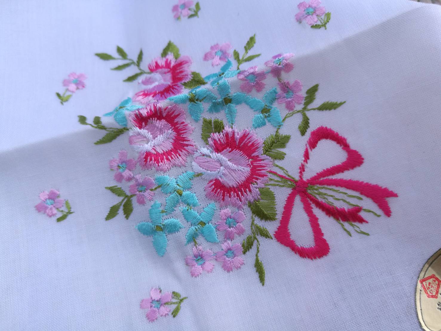 ผ้าเช็ดหน้าปักช่อดอกไม้ น่ารักค่ะ ผืนเล็กๆ