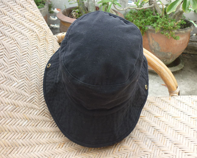หมวกปีกกว้าง/คาวบอย ผ้า canvas สีดำ แนว adventure สวยเรียบ