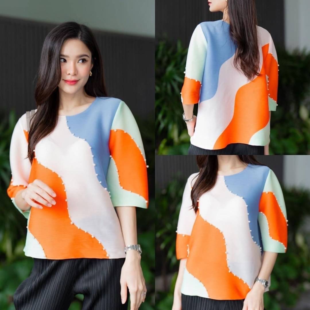 เสื้อคอกลม แขนพองตุ๊กตา 4 ส่วน แพตเทิร์นสวยงามรุ่นนี้ตัดต่อ สลับสี ทั้งช่วงลำตัว และแขน บวกกับประดับมุก แน่นๆ ใส่สบาย : สินค้าคุณภาพ (พร้อมส่ง)