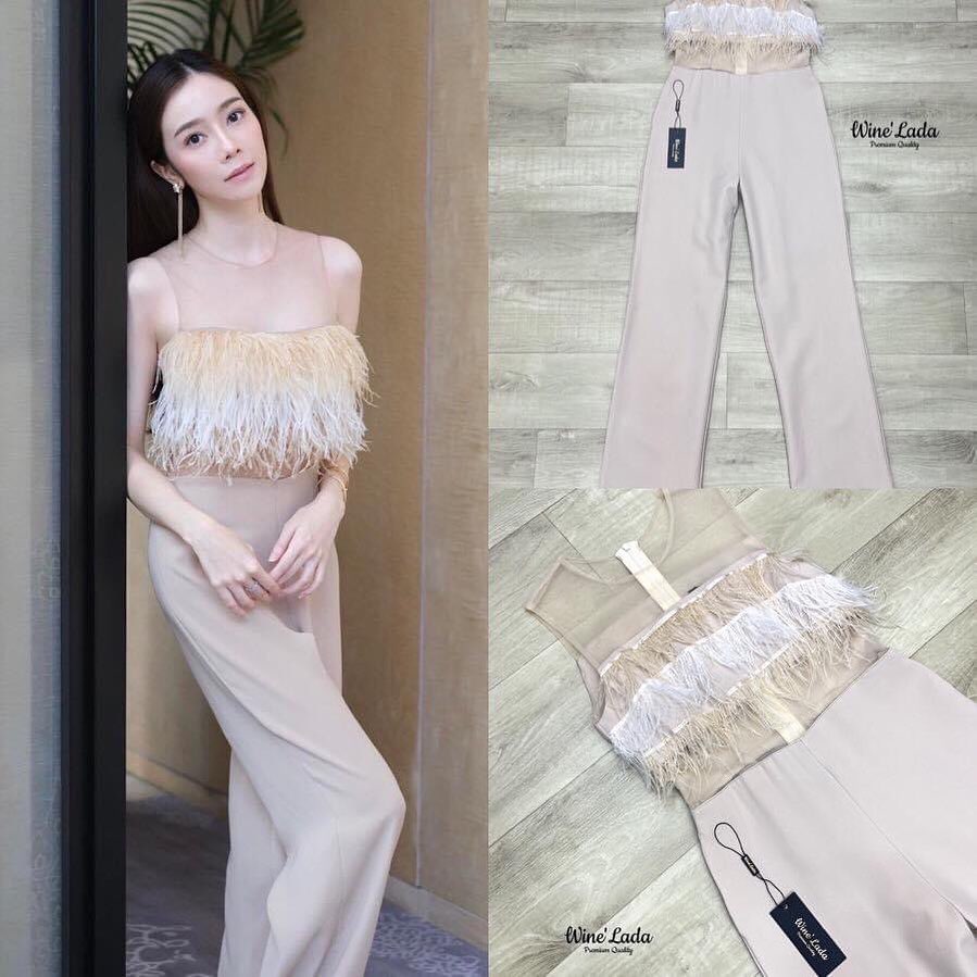 จั๊มสูทสีครีมอกแต่งขนนก ช่วงไหล่เป็นชีทรู ด้านข้างมีกระเป๋าทั้งสองข้าง มีซิปหลังสวมใส่ง่าย สวยหรู สินค้าคุณภาพ (พร้อมส่ง)