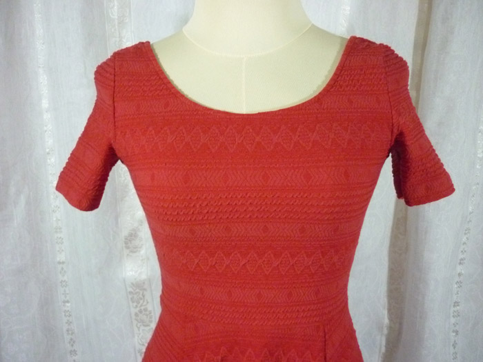 เดรสสวย แบรนด์ดัง DIVIDED สวยและเด่นมาก