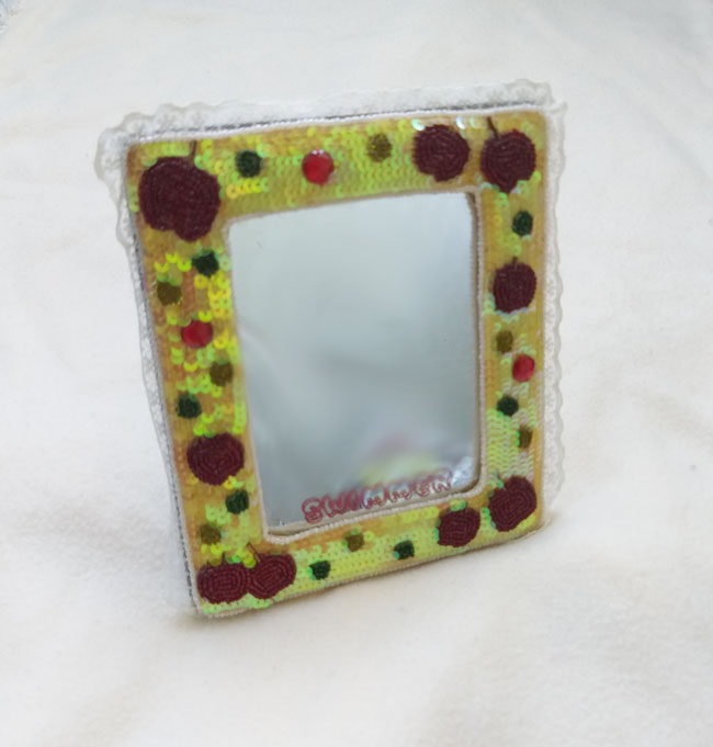 กระจกตั้งขอบเลื่อม เป็น handmade สวยมาก