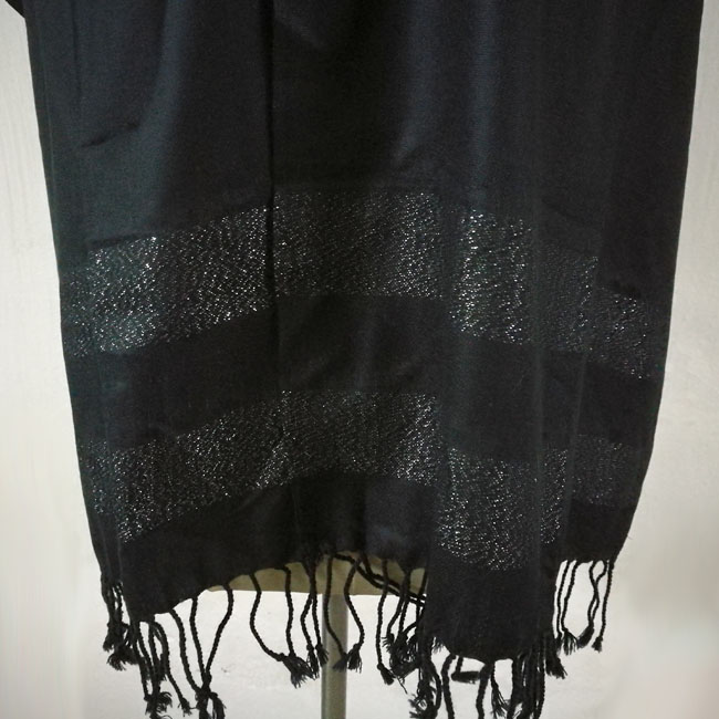 ผ้าคลุมไหล่-ผ้าพันคอ สีดำชายกลิตเตอร์ สวยมาก /ของใหม่/