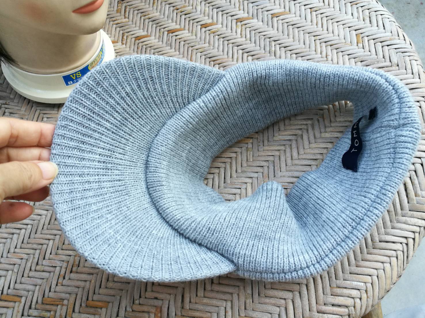 หมวกเปิดหัวไหมพรม TOMMY