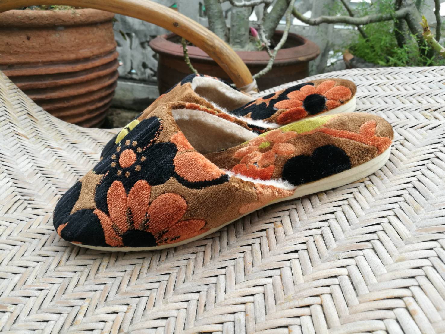 รองเท้าใส่เดินในบ้าน เนื้อกำมะหยี่ สุดหรู