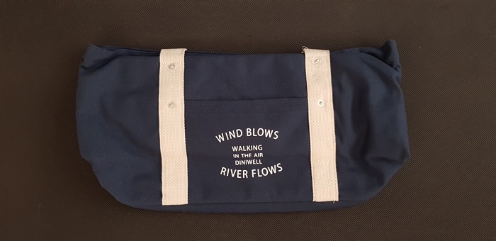 กระเป๋าสะพายผ้าแคสวาส เสียบกระเป๋าเดินทางได้ มีช่องใส่สองชั้นบน-ล่าง กระเป๋าเล็กแยก เหมาะมากสำหรับเดินทาง ท่องเที่ยว มี 7 สีให้เลือก