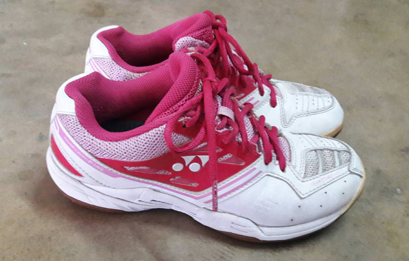 รองเท้าผ้าใบ YONEX Sz5.5 แท้มือสอง สภาพดีมาก