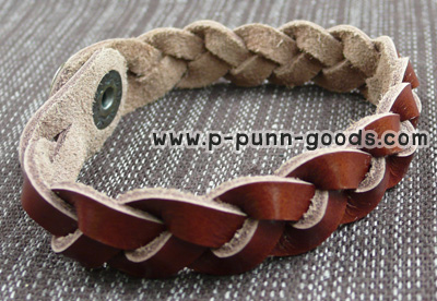 ข้อมือสายหนังถัก (สีน้ำตาล)