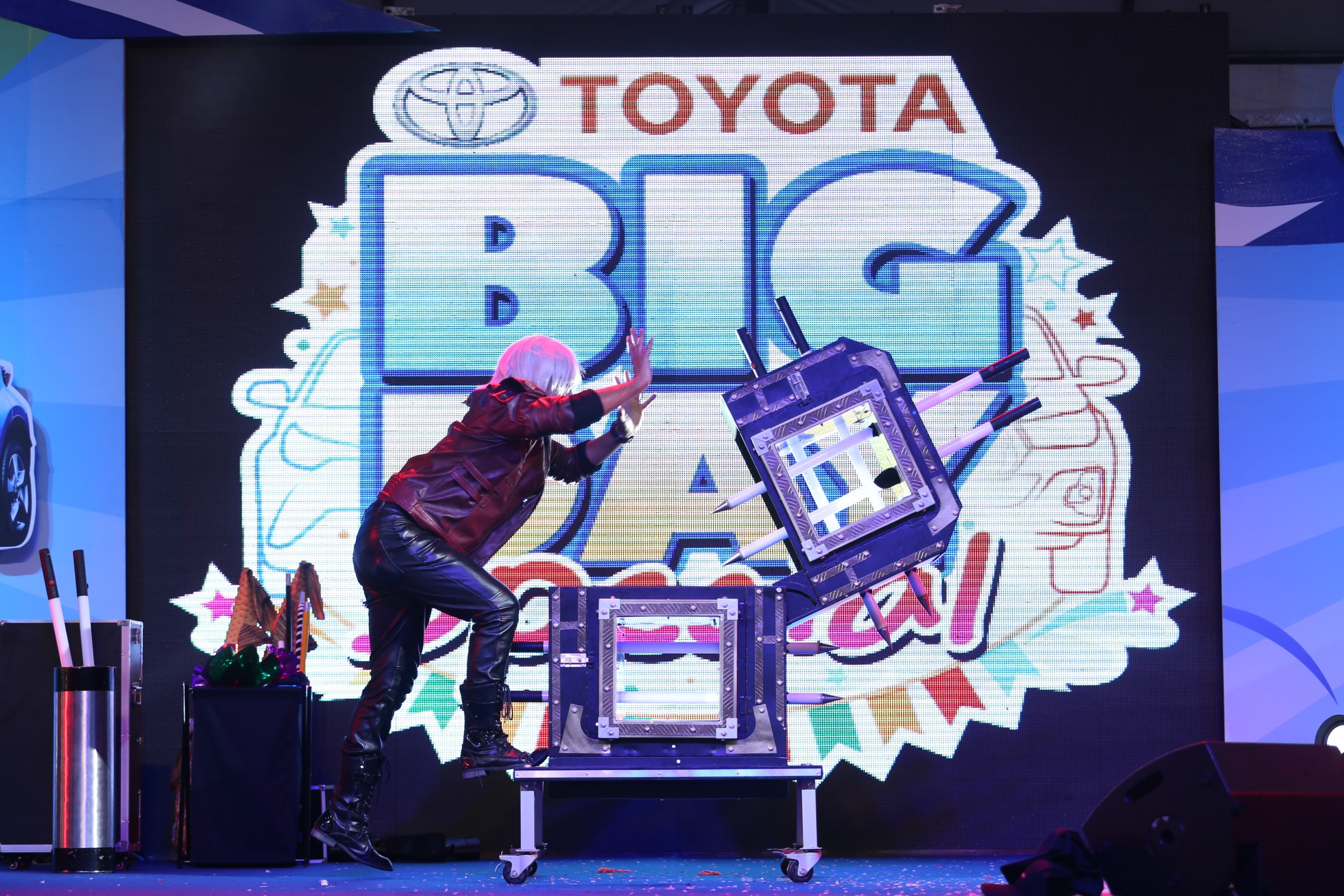 มายากล นักมายากล การแสดง โชว์ Magic Show "งาน TOYOTA BIG DAY" 26/05/2562
