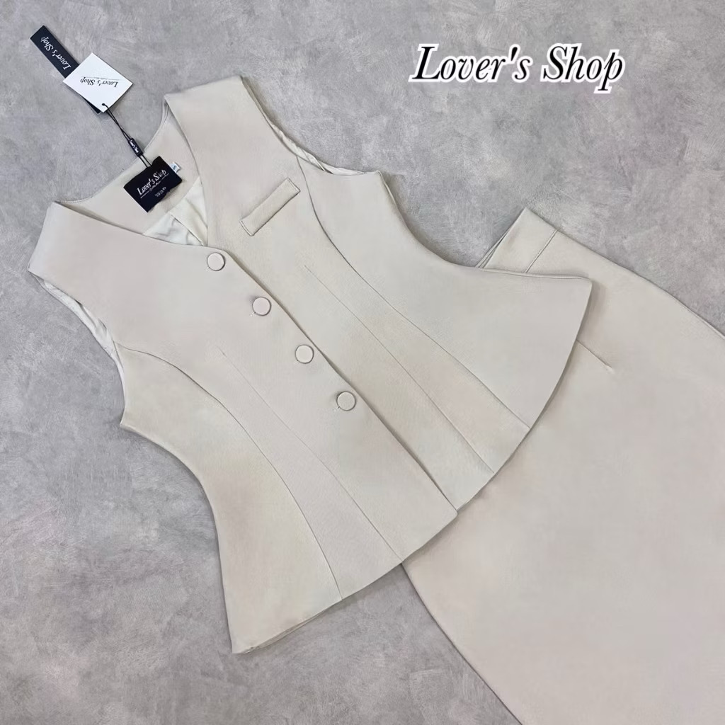 เซ็ท 2ชิ้น เสื้อกั๊กทรงกระดุมหน้า เย็บซับในอย่างดีค่ะ ทรงเข้ารูปช่วงอกและเอว +กระโปรงทรงหางปลา ซิบหลัง มีซับในอย่างดี ใส่สบาย : สินค้าคุณภาพ (พร้อมส่ง)