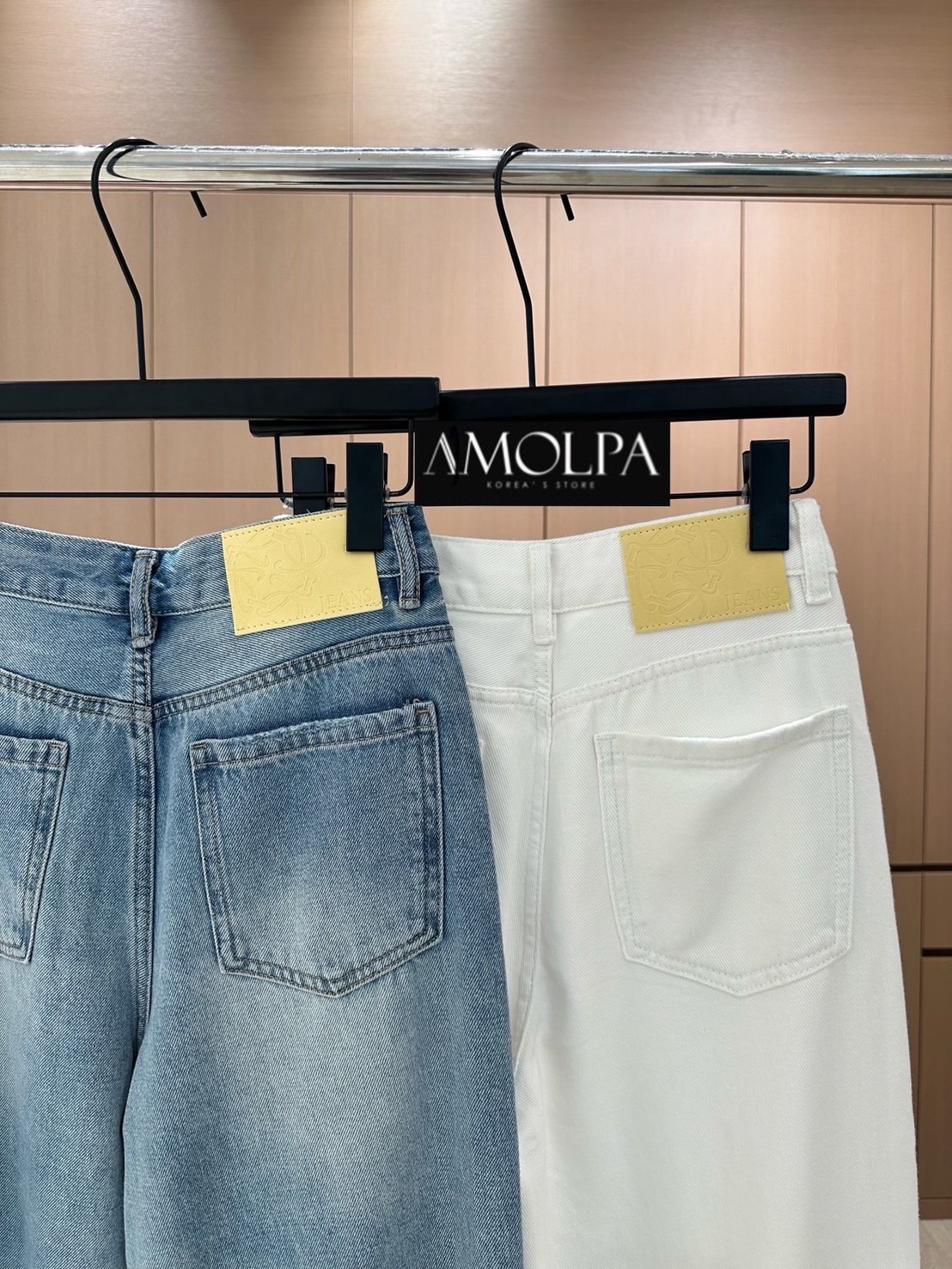 กางเกงขายาว LOEWE DENIM งานสวยยยม๊ากกก ช่วงเข่า LOGO LOEWE งานไฮเอนชนช๊อป ด้านหลังปักแผ่นหนังLOEWE ใส่สบาย : สินค้าคุณภาพ (พร้อมส่ง)