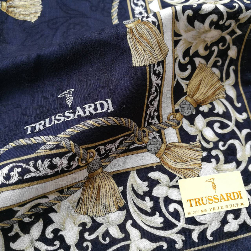 ผ้าเช็ดหน้า TRUSSARDI ผ้าดีมาก อย่างหรู