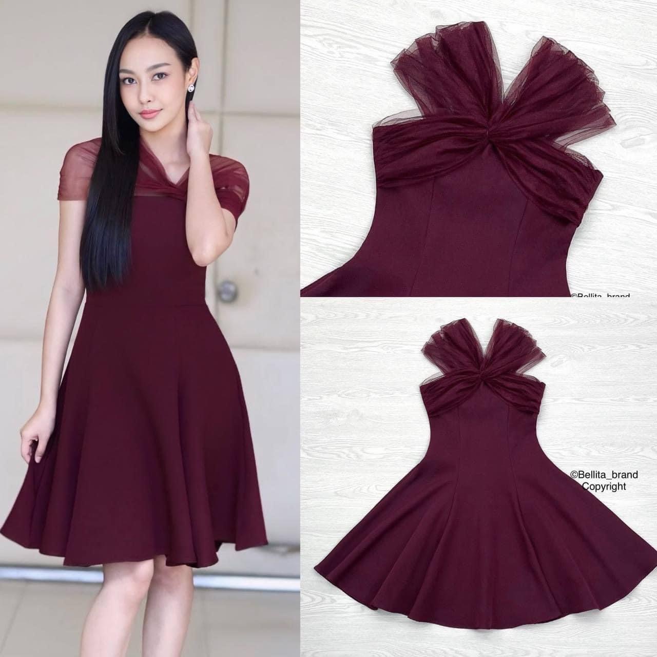 มินิเดรสสีแดงเข้ม คลุมไหล่ แพทเทิร์นอกเอวเข้ารูป กระโปรงสั้น บานทรงสวยสุดๆ ซิปด้านหลัง ใส่สบาย สินค้าคุณภาพ (พร้อมส่ง)