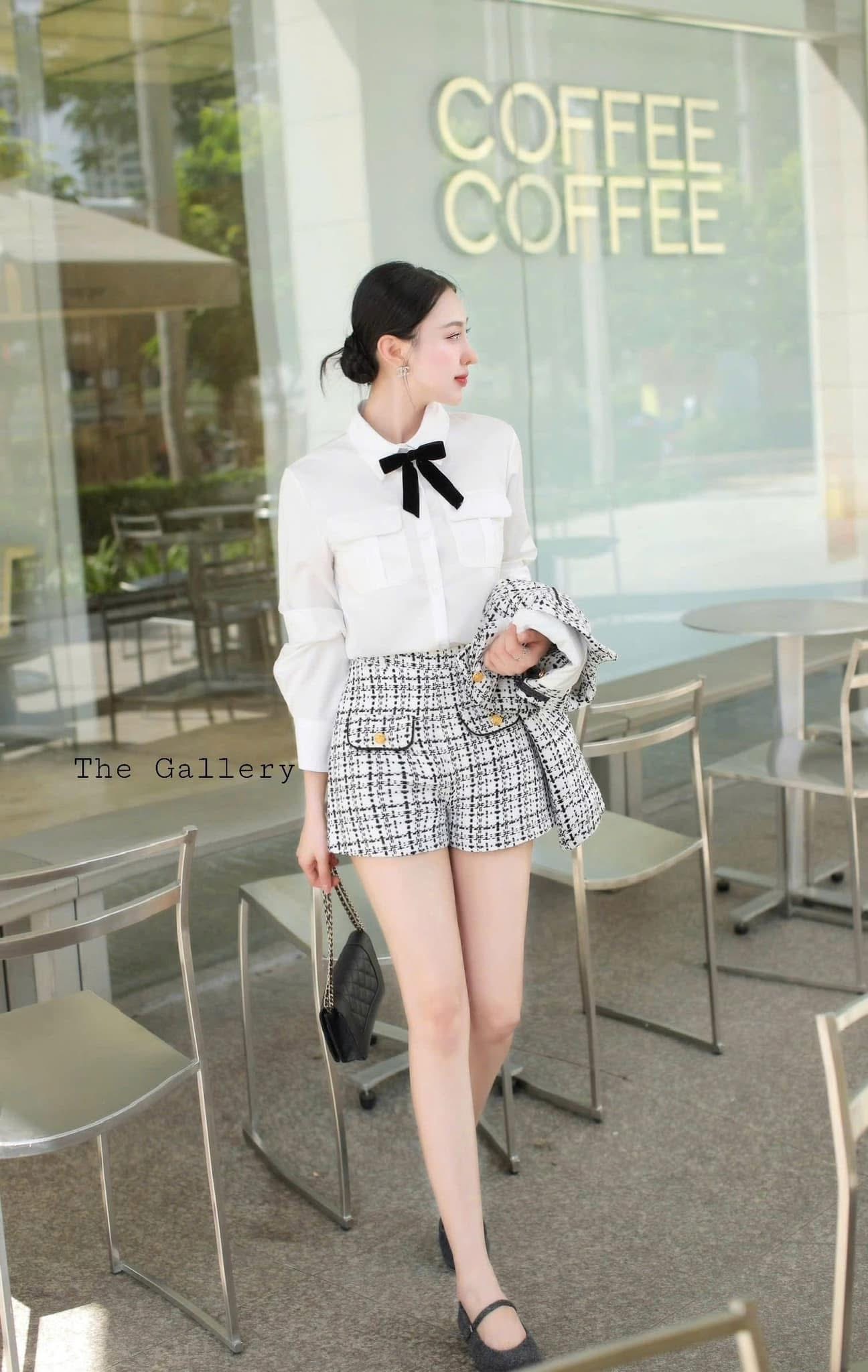 Set3ชิ้น เสื้อคลุมเบเซอร์ผ้าทวิต+เสื้อเชิ้ตสีขาว+กางเกงขาสั้น+ใส่คลุมสวยๆ เข้าเซ็ตหรือแยกแมตท์ได้หมดเลยจ้า เนื้อผ้าทวิต มีเทคเจอร์หรูหรามากๆค่ะ ใส่สบาย : สินค้าคุณภาพ (พร้อมส่ง)