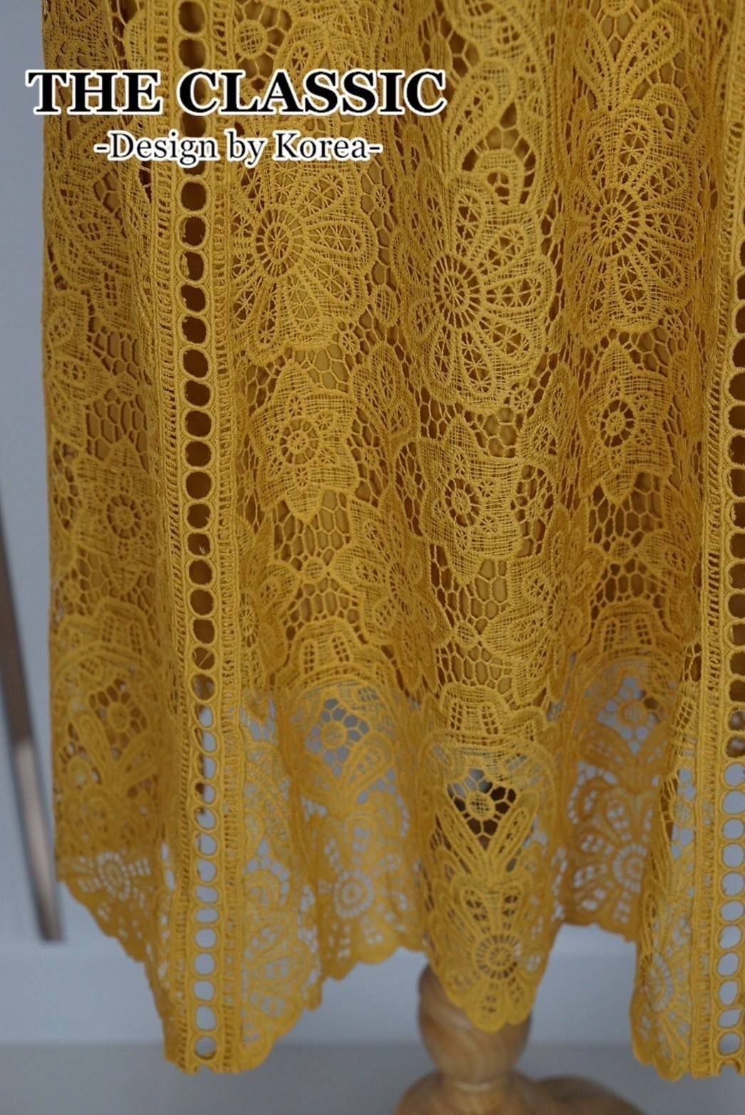 เดรสยาวลูกไม้ คอกลมใช้ผ้าลูกไม้เนื้อหนาอย่างดี ขึ้นลวดลายดอกไม้ ลายชัด ผ้าแน่นสวย ตัดต่อเพิ่มดีเทลแต่งด้วยลูกไม้ทรงกลมหลายจุด ใส่สบาย : สินค้าคุณภาพ (พร้อมส่ง)