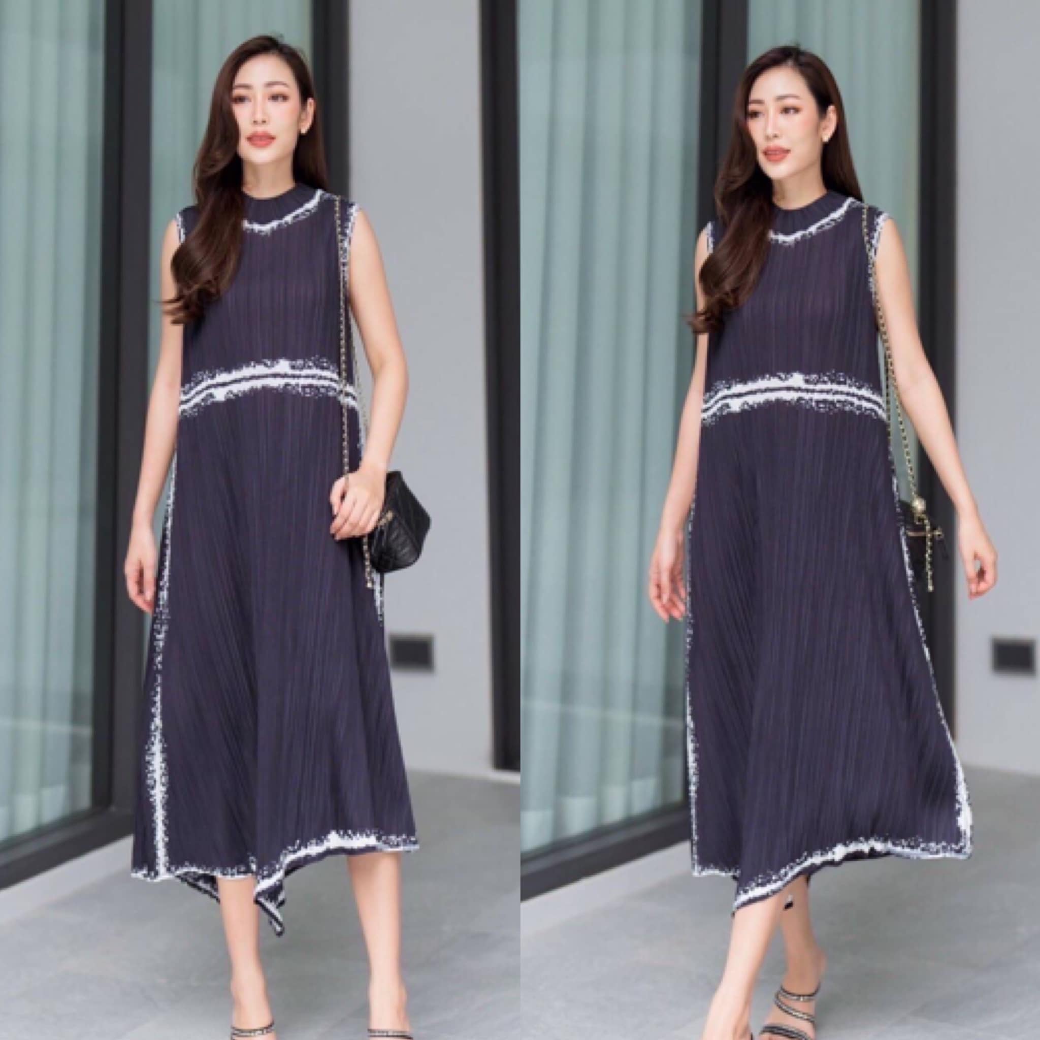 เดรสอัดพลีท งานสวยไฮโซ ทรงคอปีน แขนกุด ชายบาน A Line 😍 เพิ่มความเกร๋กรุบ ด้วยการตัดเฉลียงข้าง สวยพริ้ว ทุกมุมมอง 👍🏻 สินค้าคุณภาพ (พร้อมส่ง)