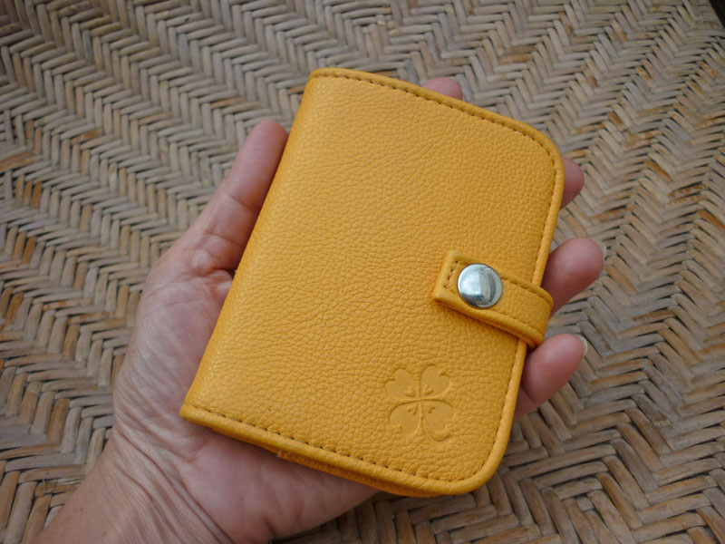 กระเป๋าใส่นามบัตร สีเหลืองสดใส น่ารักมาก