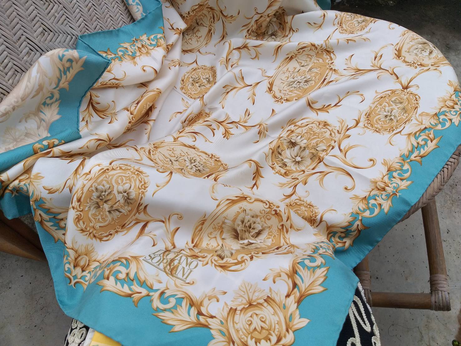 ผ้าคลุมไหล่ LUCIANO SOPRANI Silk