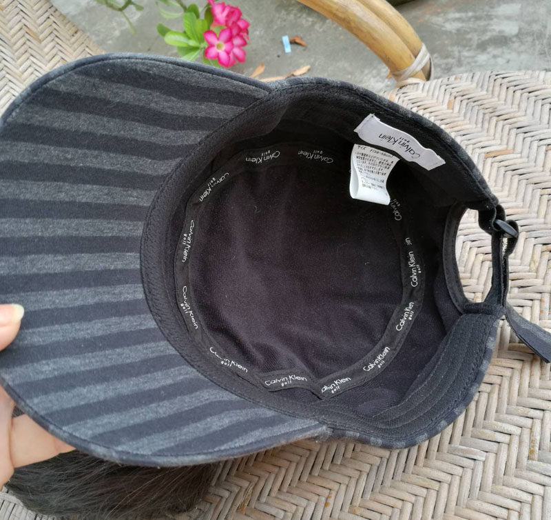 หมวกปีกแก๊ปทรงนิวส์บอย Calvin Klein น่ารักมากกก