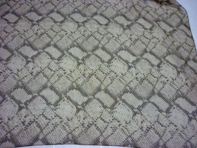 ผ้าชีฟอง BENETTON ลายหนังงู สวยมาก