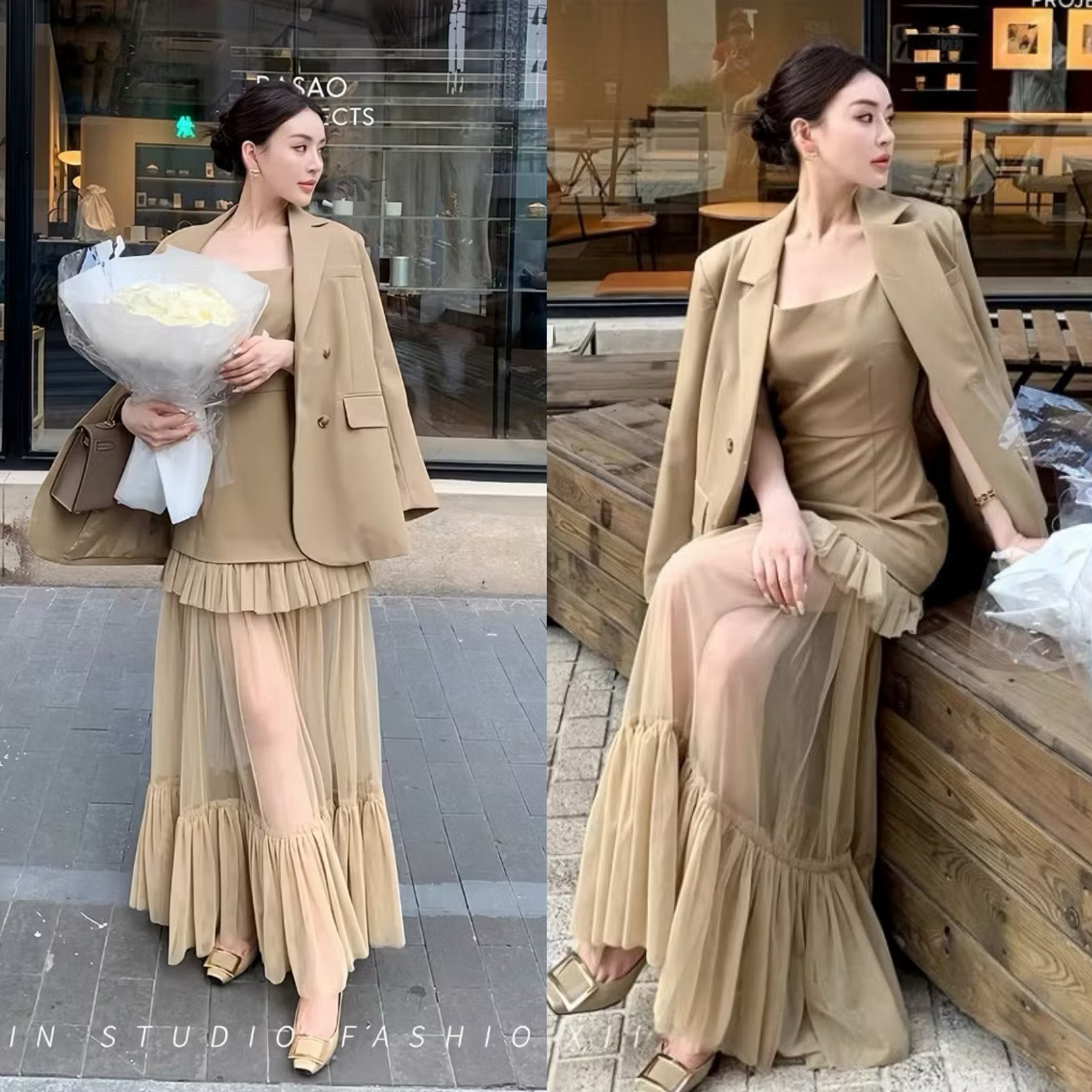 เซ็ตสายเดี่ยวสีแดง แต่งระบายซีทรูยาวอลังด้านล่าง มาคู่กับเบเซอร์oversize คัทติ้งเป๊ะ ใส่สบาย : สินค้าคุณภาพ (พร้อมส่ง)