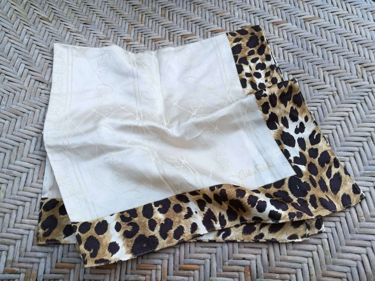 ผ้า Silk Carlos Falchi