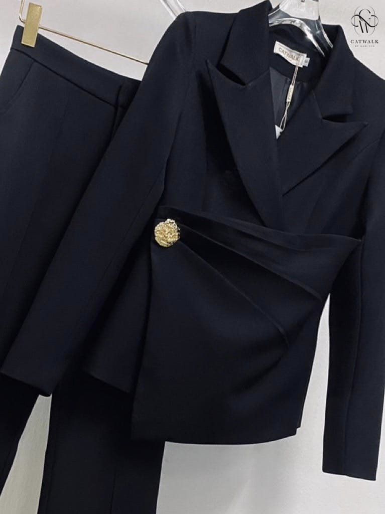 เซตสูทป้ายหน้า +กางเกงทรงขาม้า เนื้อผ้าเกรดเอ ผ้าสวยใส่สบาย ตัวสูทเป็นทรงเข้ารูป ใส่สบาย สินค้าคุณภาพ (พร้อมส่ง)