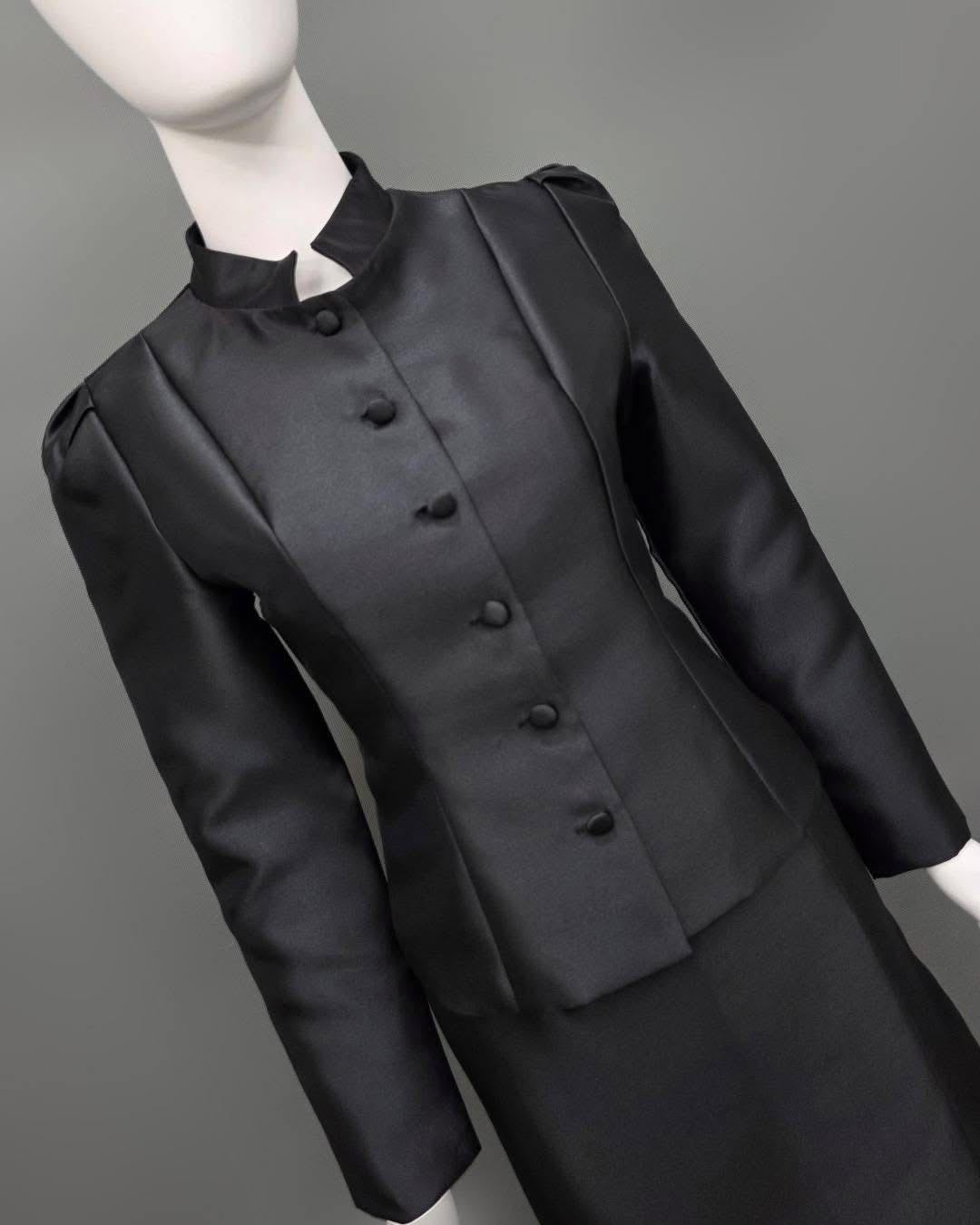 เซ็ทเสื้อเข้ารูปผ่าหน้าแขนยาวทรงกระบอก จับคู่กระโปรงป้ายยาวทรงสอบ ใส่สบาย : สินค้าคุณภาพ (พร้อมส่ง)