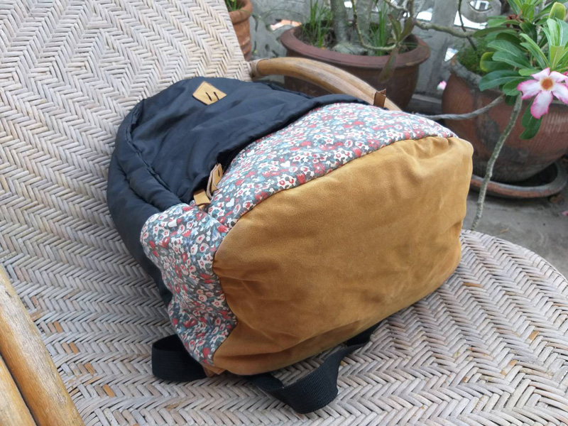 กระเป๋าเป้ Cours de Couleur สวยค่ะ