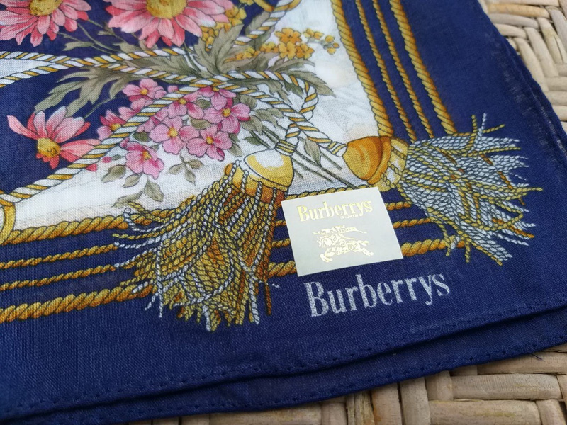 ผ้าเช็ดหน้าแบรนด์เนม BURBERRY สวยยย