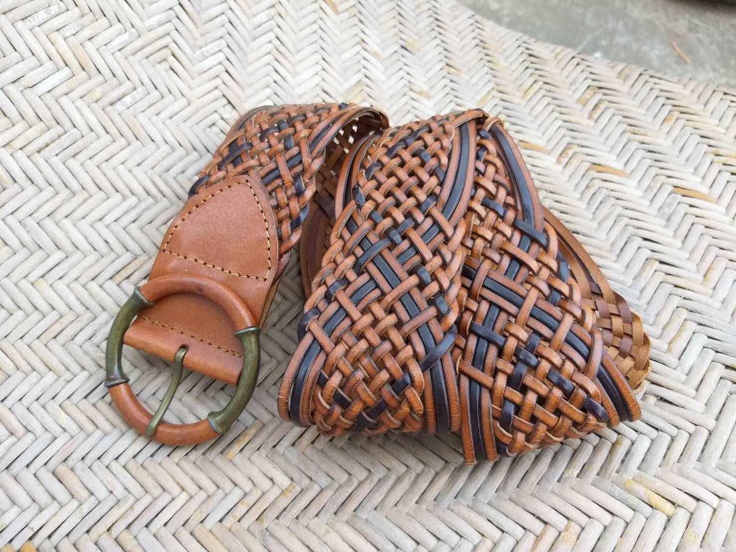 เข็มขัดหนังแท้สานขัด สวยมาก